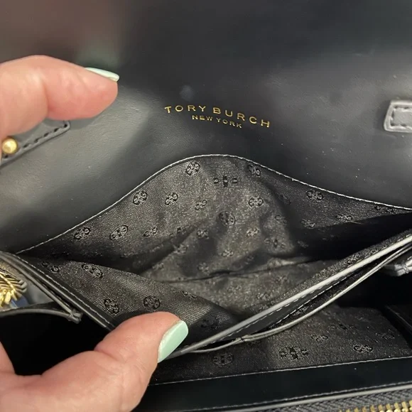 ‼️SOLD‼️Tory Burch Willa Chain Wallet - Black - Picture 12 of 17